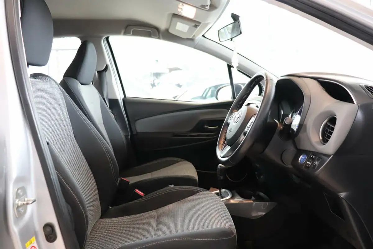 2015-toyota-yaris-15-vvt-i-sport-hybrid-big-17