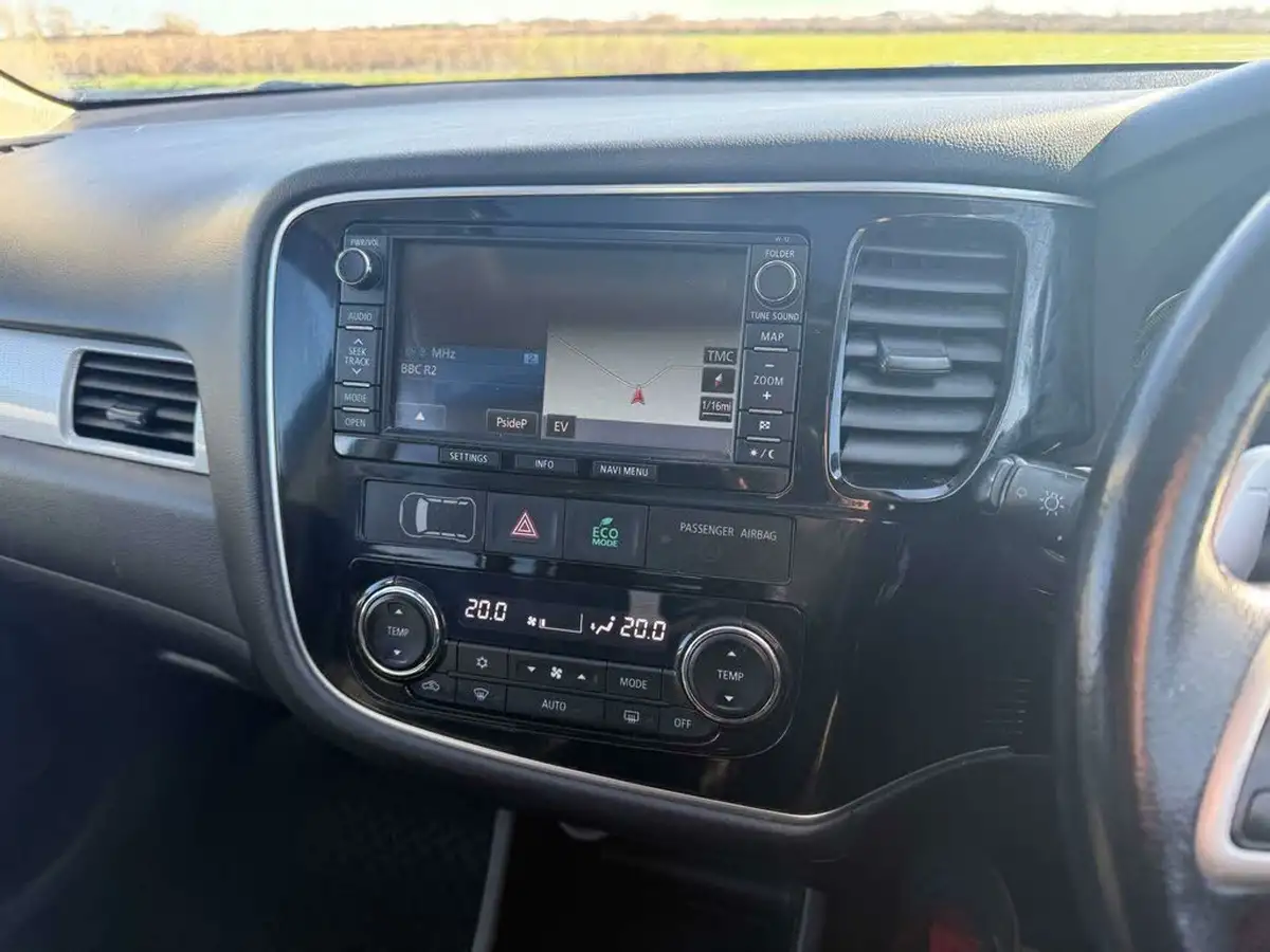 2014-mitsubishi-outlander-20-gx4hs-big-8