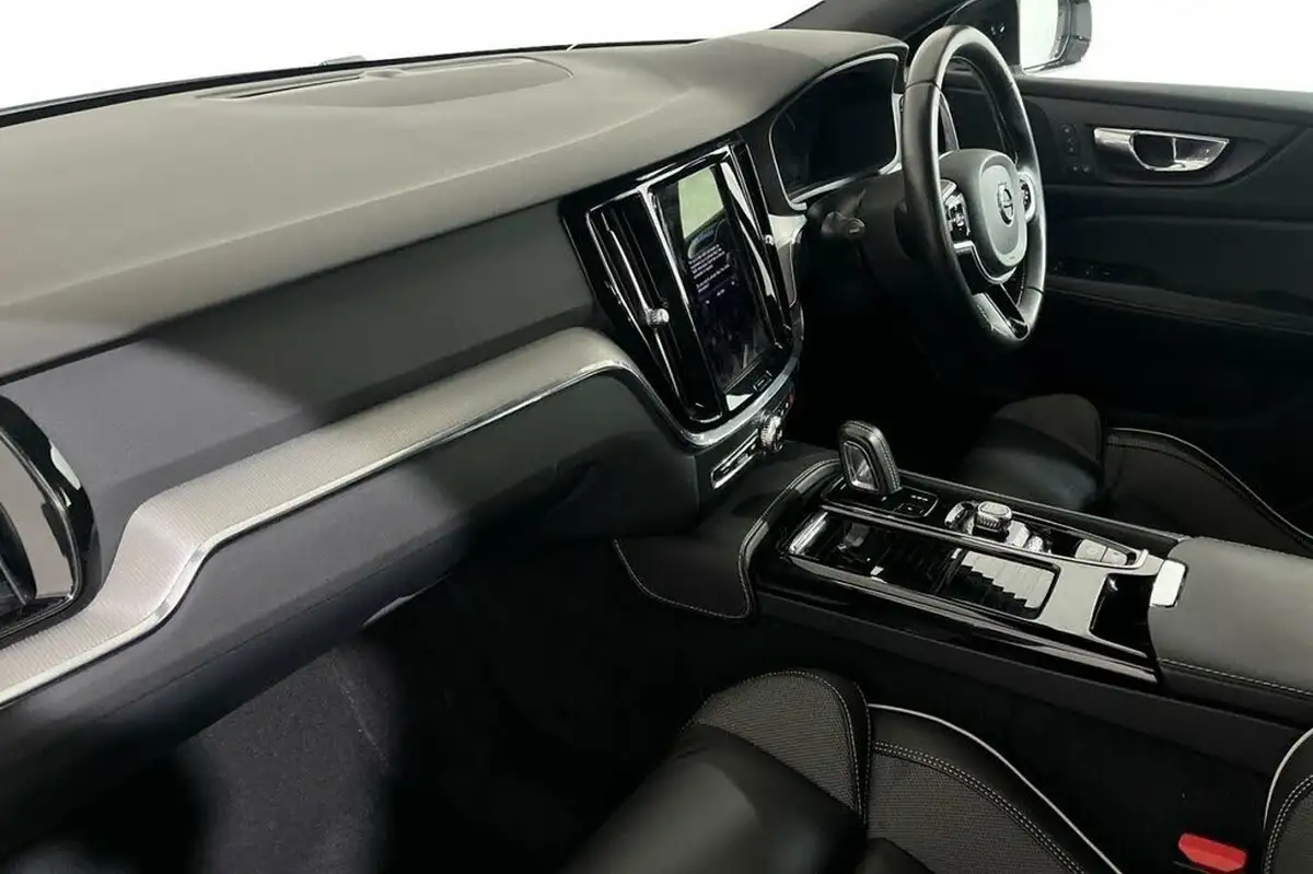 2021-volvo-s60-20-t8-r-design-387bhp-big-8
