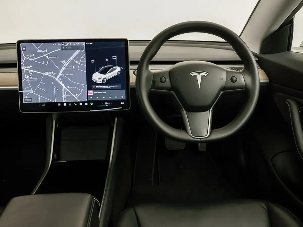 2020-tesla-model-3-e-long-range-big-14