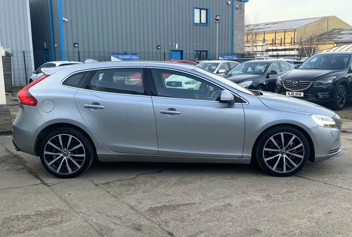 2017-volvo-v40-15-t3-inscription-big-6