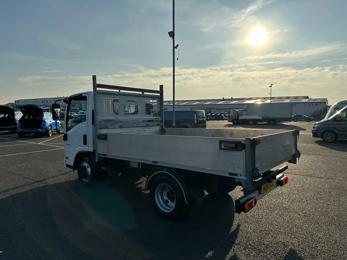 2017-isuzu-truck-n-30td-n35120-s-grafter-dropside-truck-big-4