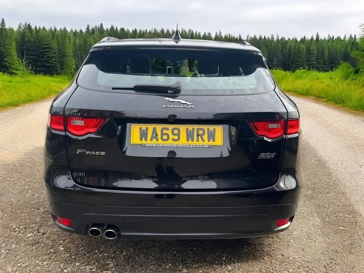 2019-jaguar-f-pace-20-i4d-chequered-flag-180ps-big-8