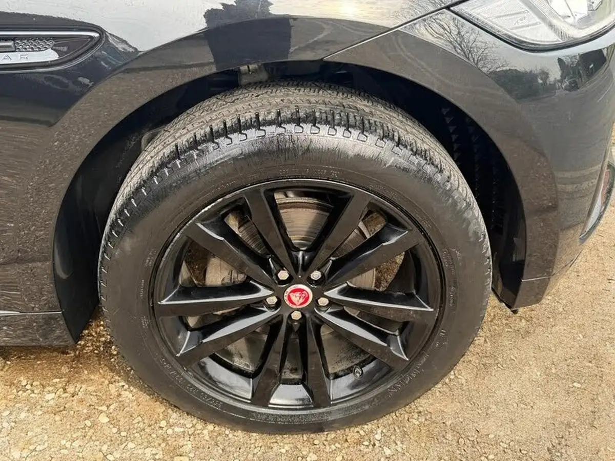2019-jaguar-f-pace-20-i4d-chequered-flag-180ps-big-56