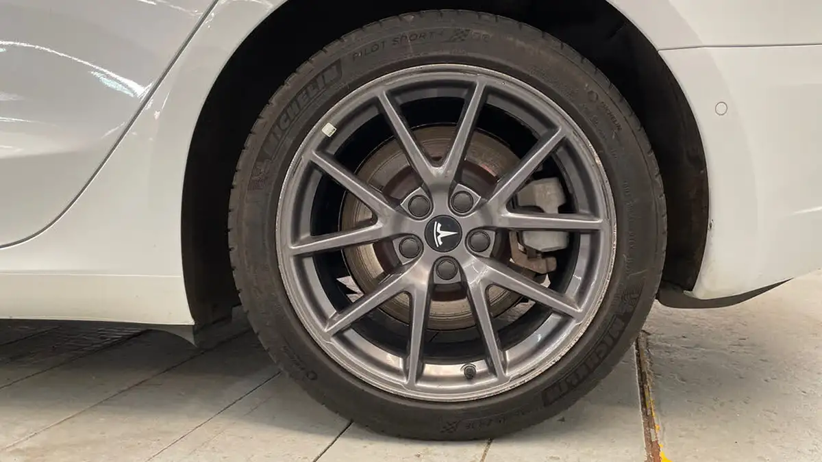 2021-tesla-model-3-e-long-range-awd-big-17