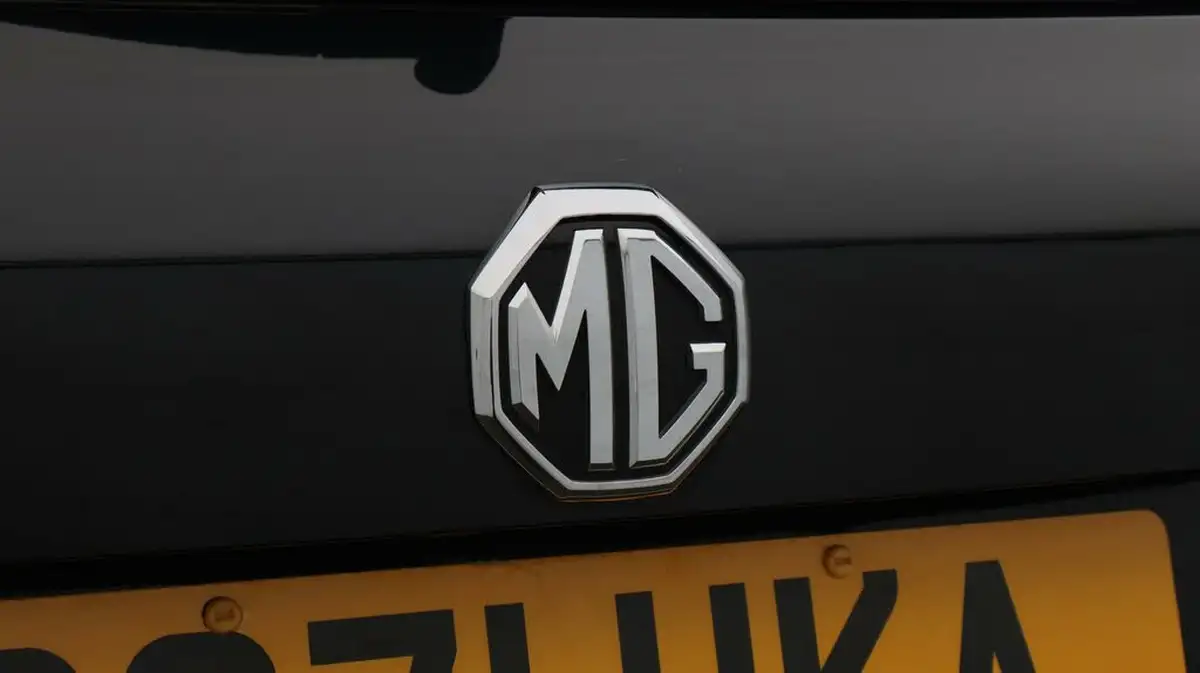 2022-mg-hs-15t-gdi-excite-162ps-dct-big-20