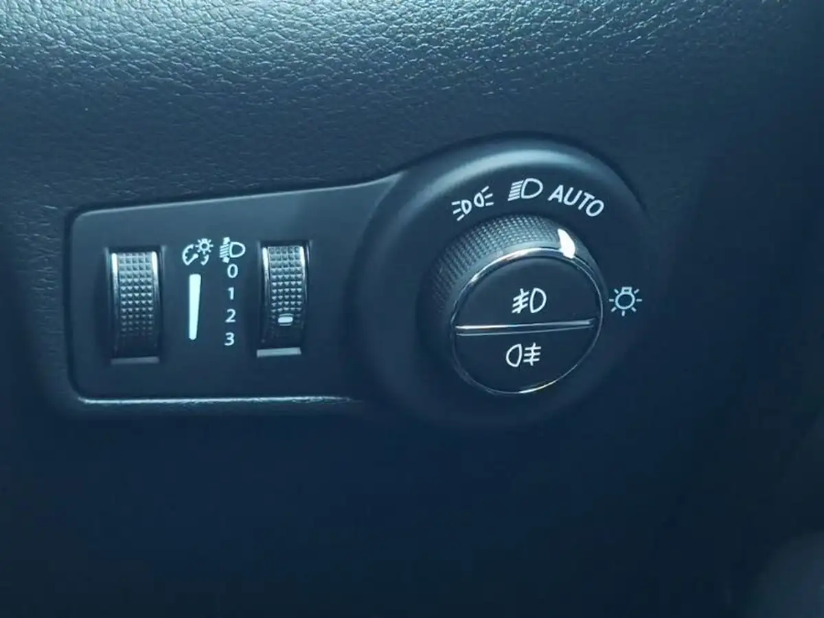 2024-jeep-compass-13-gse-s-big-17