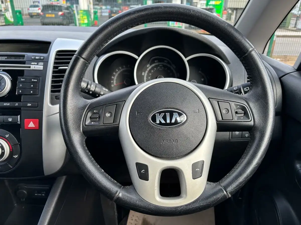 2014-kia-venga-14-2-big-35