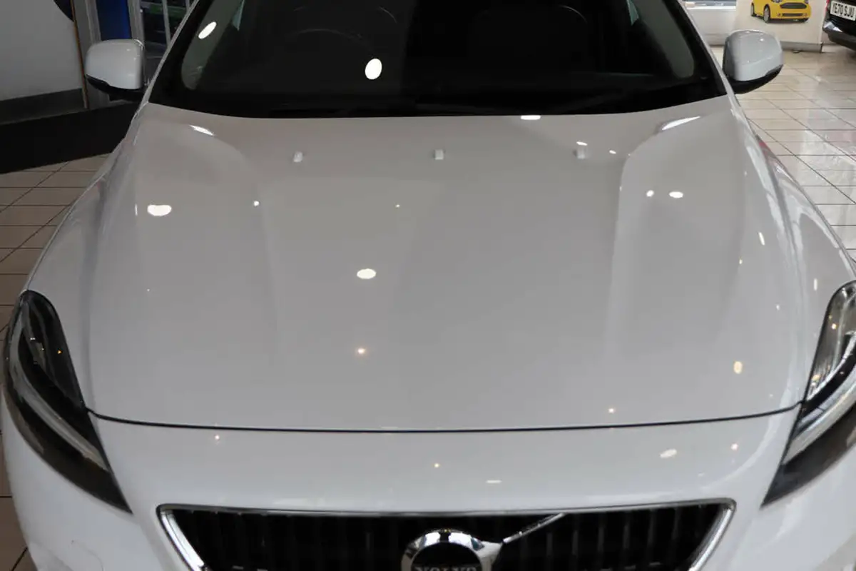 2016-volvo-v40-20-t2-momentum-big-66