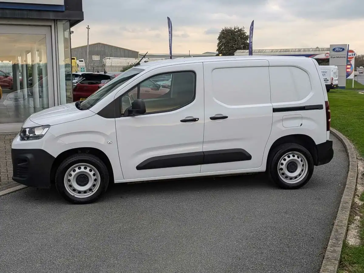 2023-citroen-berlingo-15-bluehdi-1000-enterprise-edition-100pseu6d-big-3