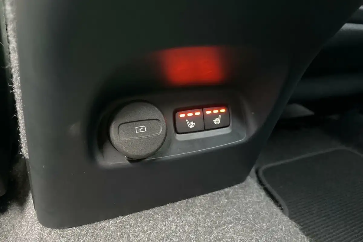 2024-volvo-xc40-20-b3-plus-big-30