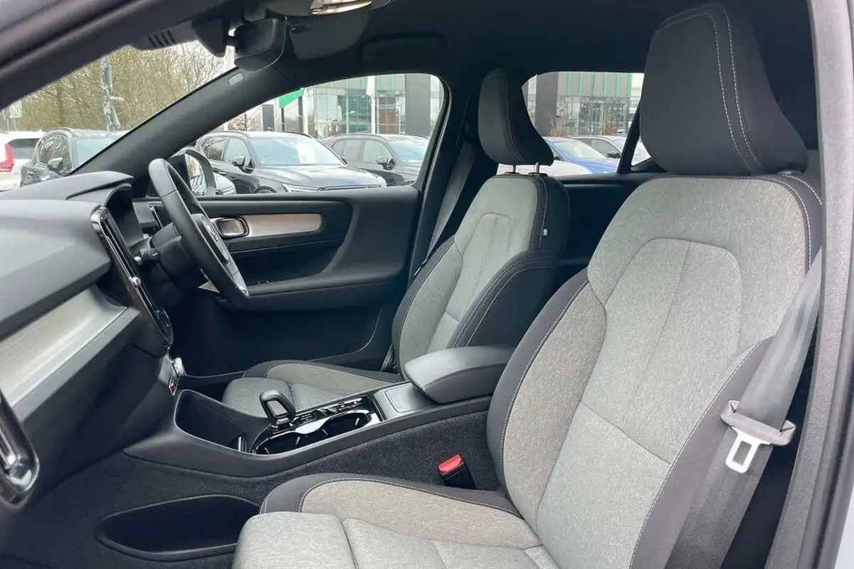 2024-volvo-xc40-20-b3-plus-big-26