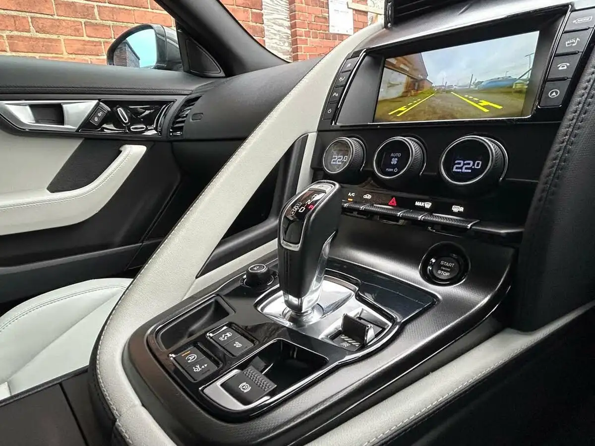2015-jaguar-f-type-30-s-coupe-quickshift-big-36