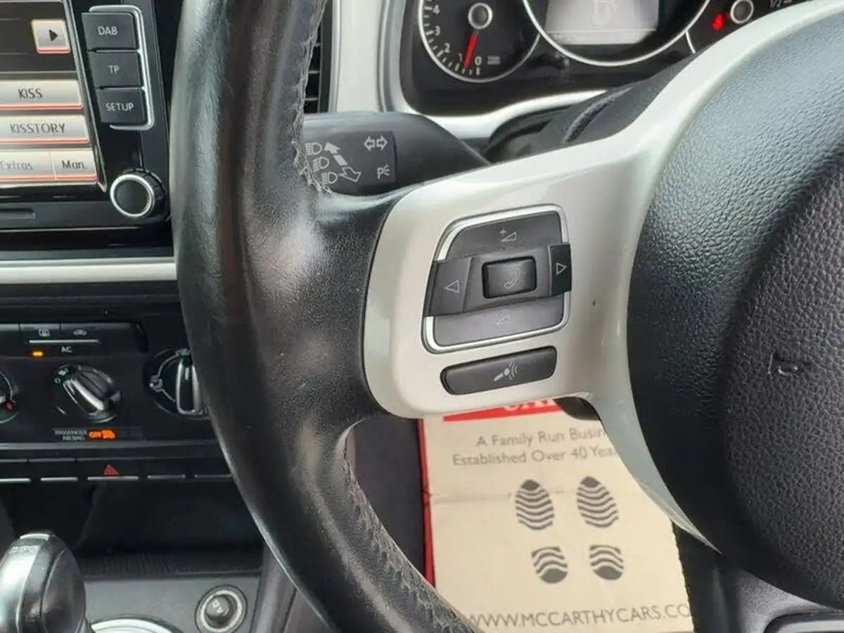 2012-volkswagen-beetle-12-design-105ps-hatchback-3d-1197cc-dsg-big-33