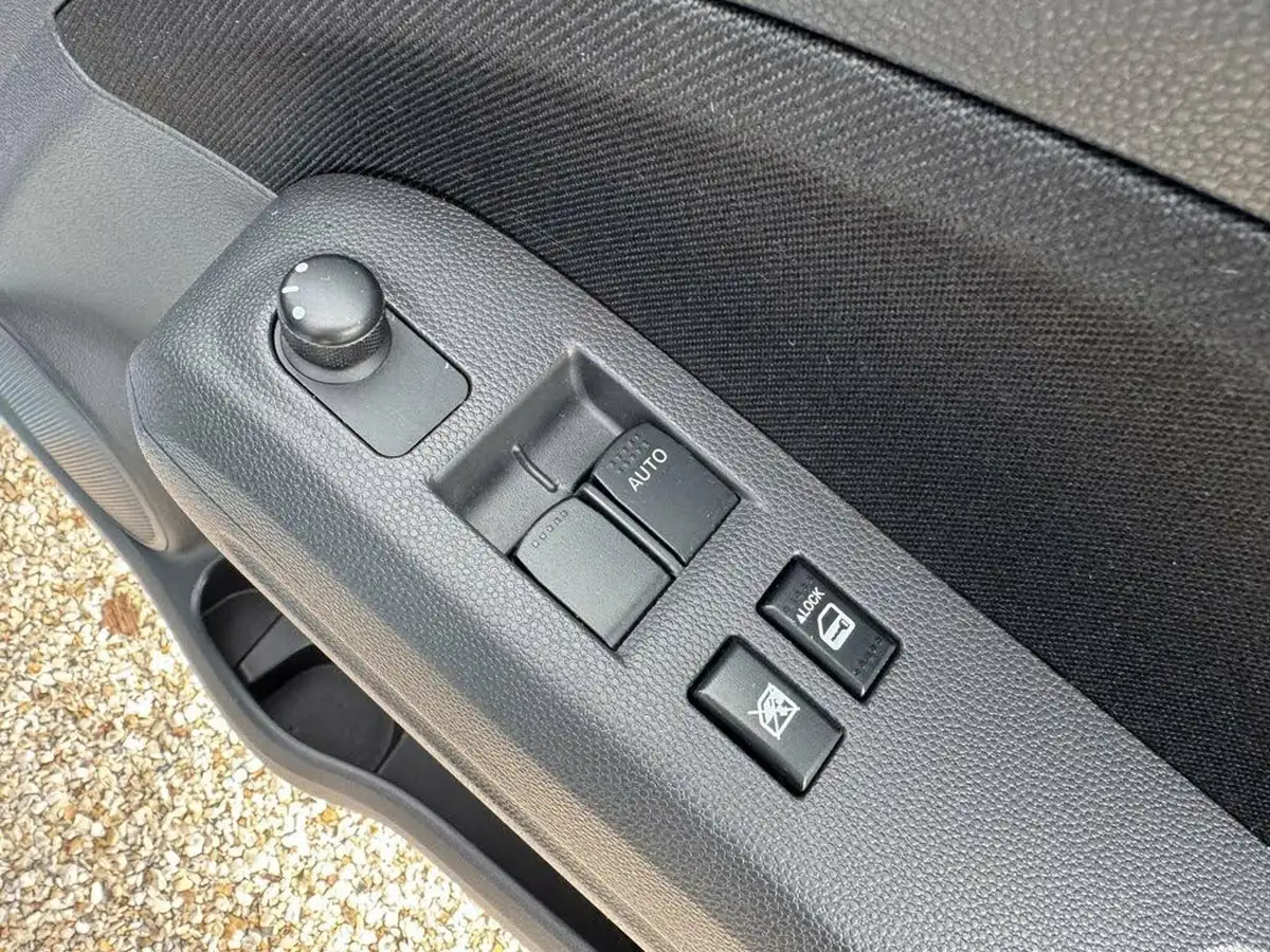 2014-suzuki-splash-12-sz4-auto-big-27