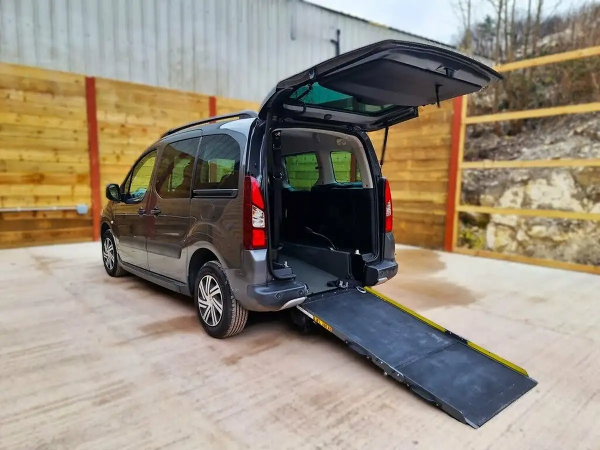 2016-citroen-berlingo-16bluehdi-multispace-xtr-102ps-ss-etg6-big-0