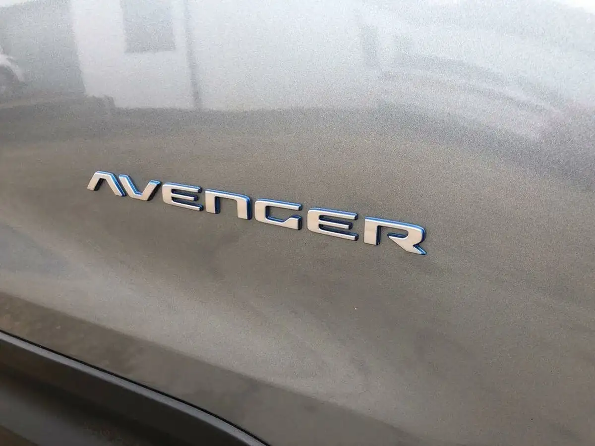 2024-jeep-avenger-e-summit-big-23