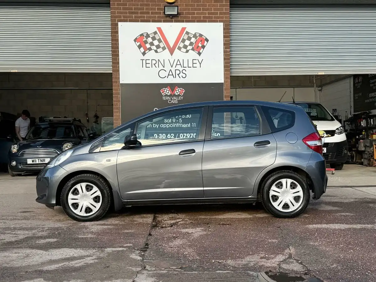 2013-honda-jazz-12-s-big-39