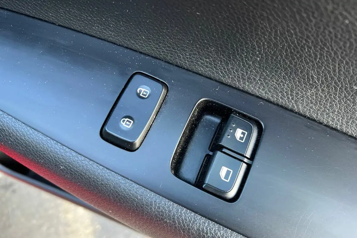 2020-kia-picanto-10-1-4-seats-big-17