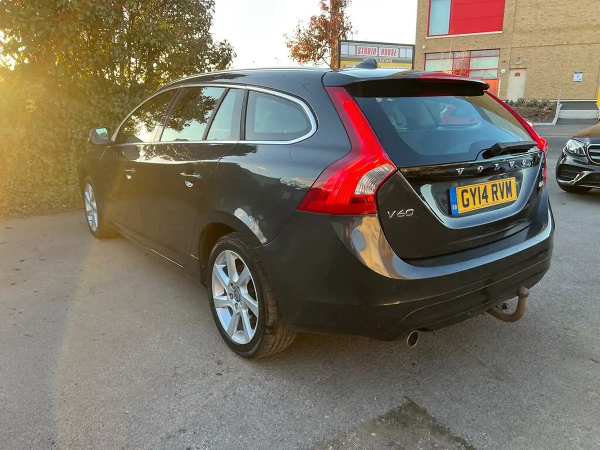 2014-volvo-v60-20td-d3-se-lux-big-3