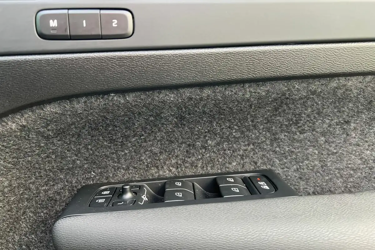 2024-volvo-xc40-20-b3-plus-big-20