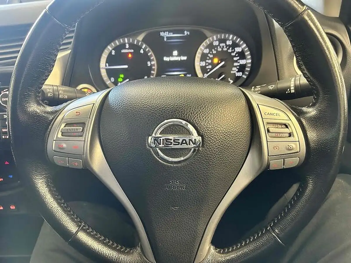 2018-nissan-navara-23dci-tekna-auto-big-12