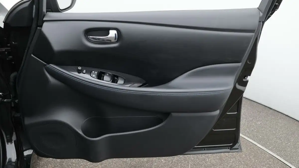2021-nissan-leaf-e-10-40kwh-big-15