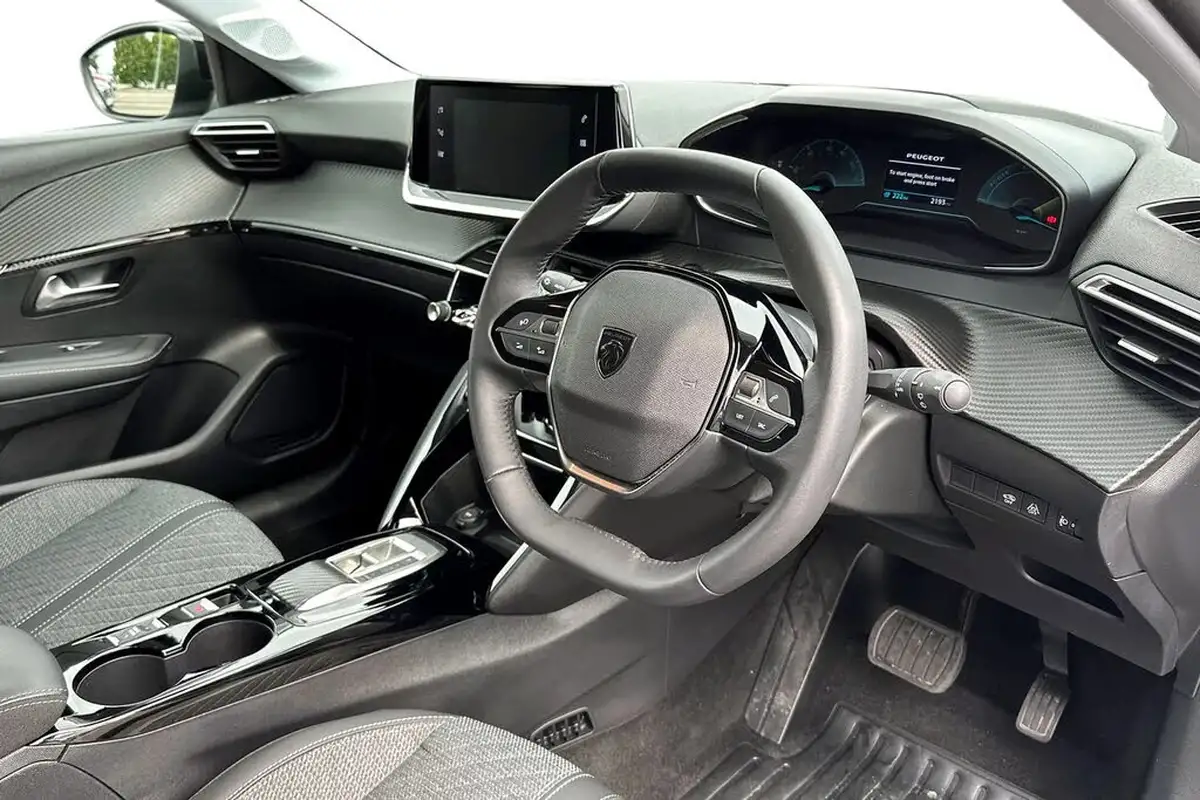 2024-peugeot-208-e-e-style-big-13