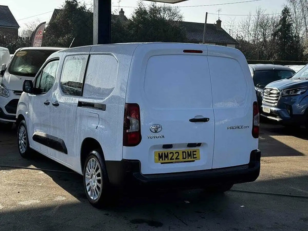 2022-toyota-proace-city-15d-icon-l2-big-15