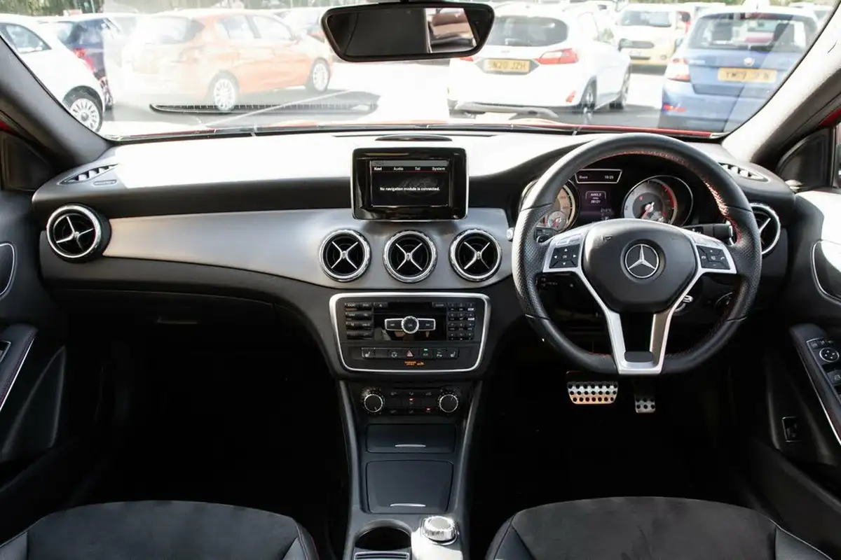 2015-mercedes-benz-gla-class-21cdi-amg-line-premium-package-136bhp-200-7g-dct-big-12