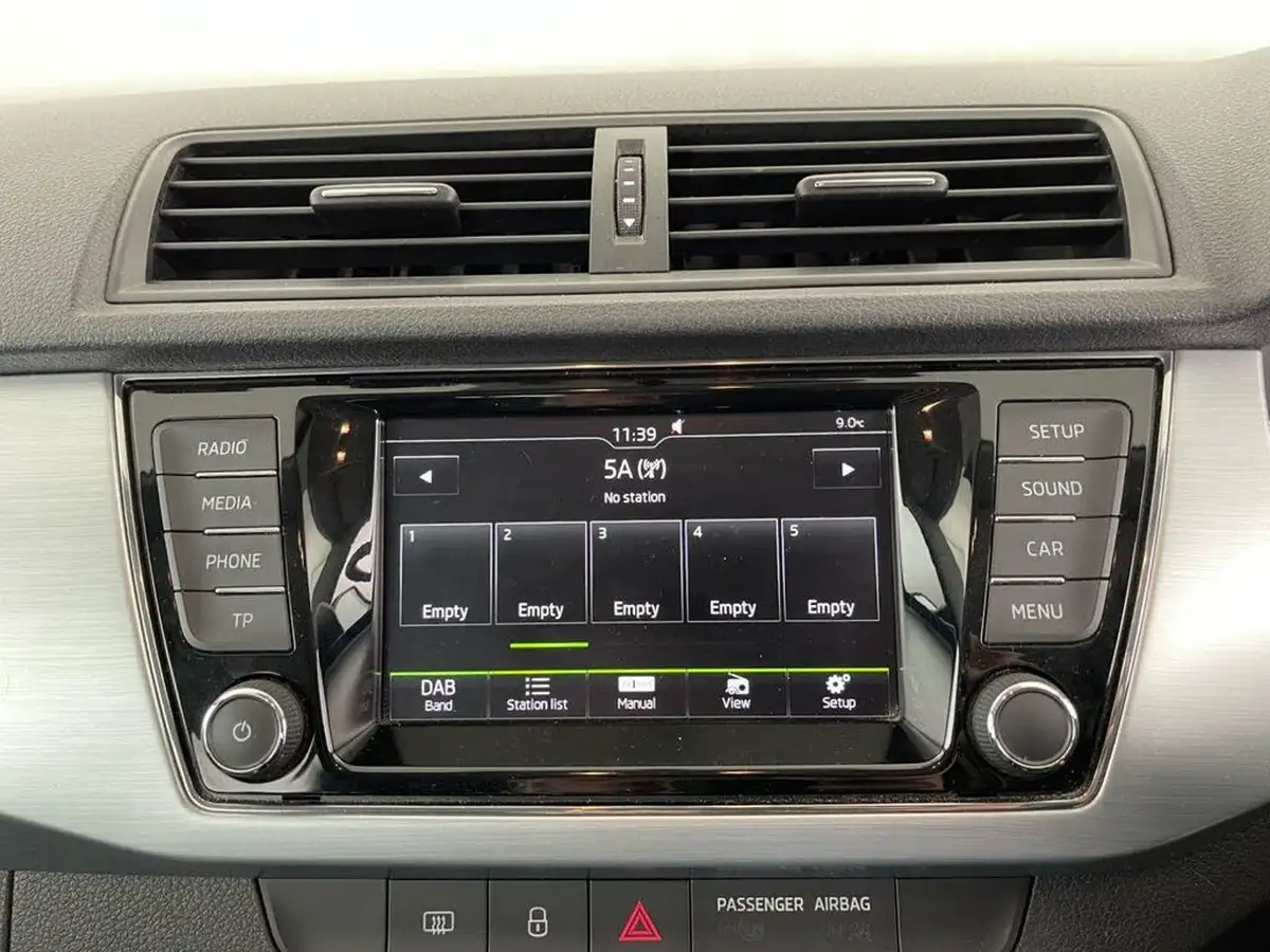 2015-skoda-fabia-12-tsi-se-90ps-hatchback-big-13