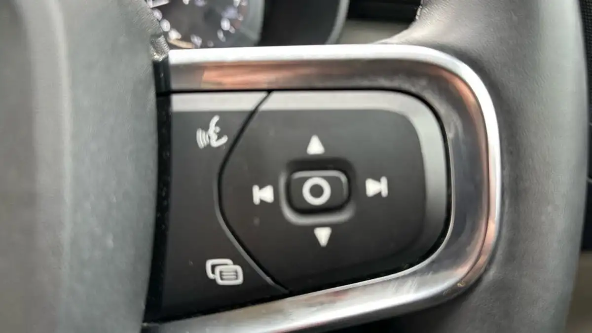 2021-volvo-xc40-15-t3-inscription-161bhp-auto-big-18
