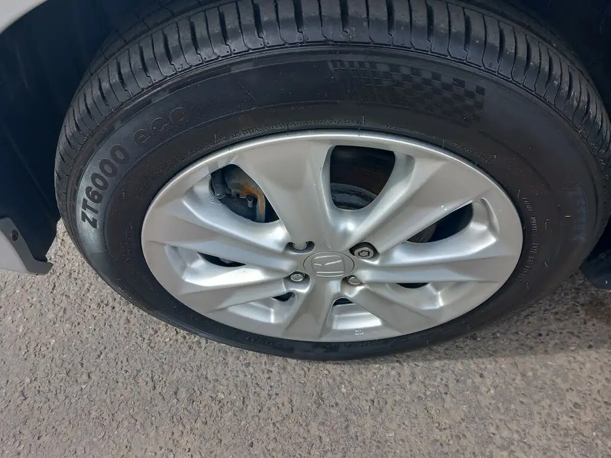 2012-honda-jazz-14-es-big-4
