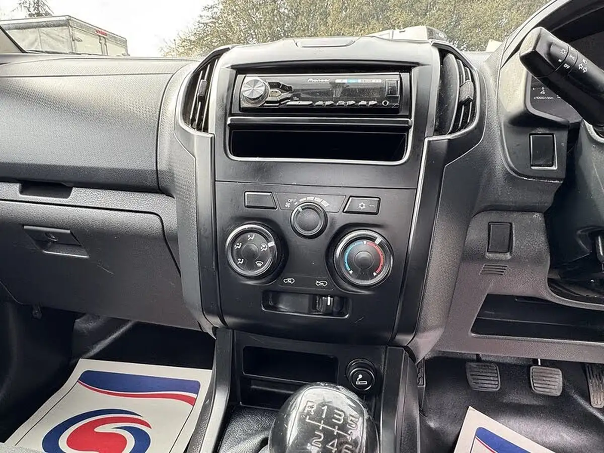 2017-isuzu-d-max-25td-4x4-single-pick-up-big-9