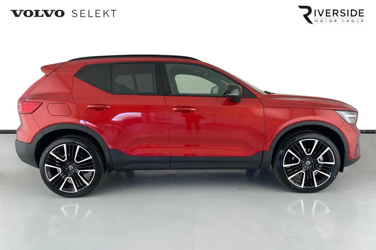 2024-volvo-xc40-20-b4-ultra-bright-big-3