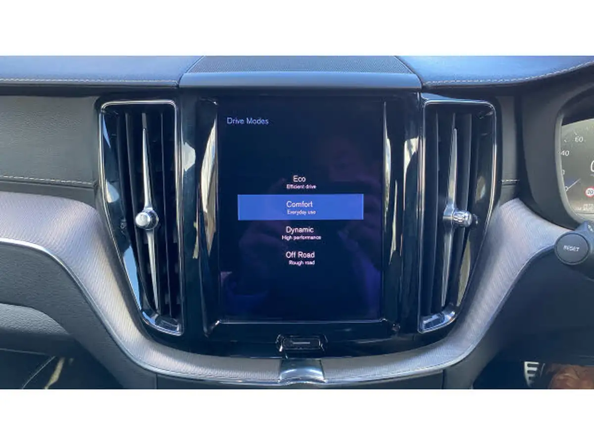 2021-volvo-xc60-20-b5-r-design-pro-awd-big-34