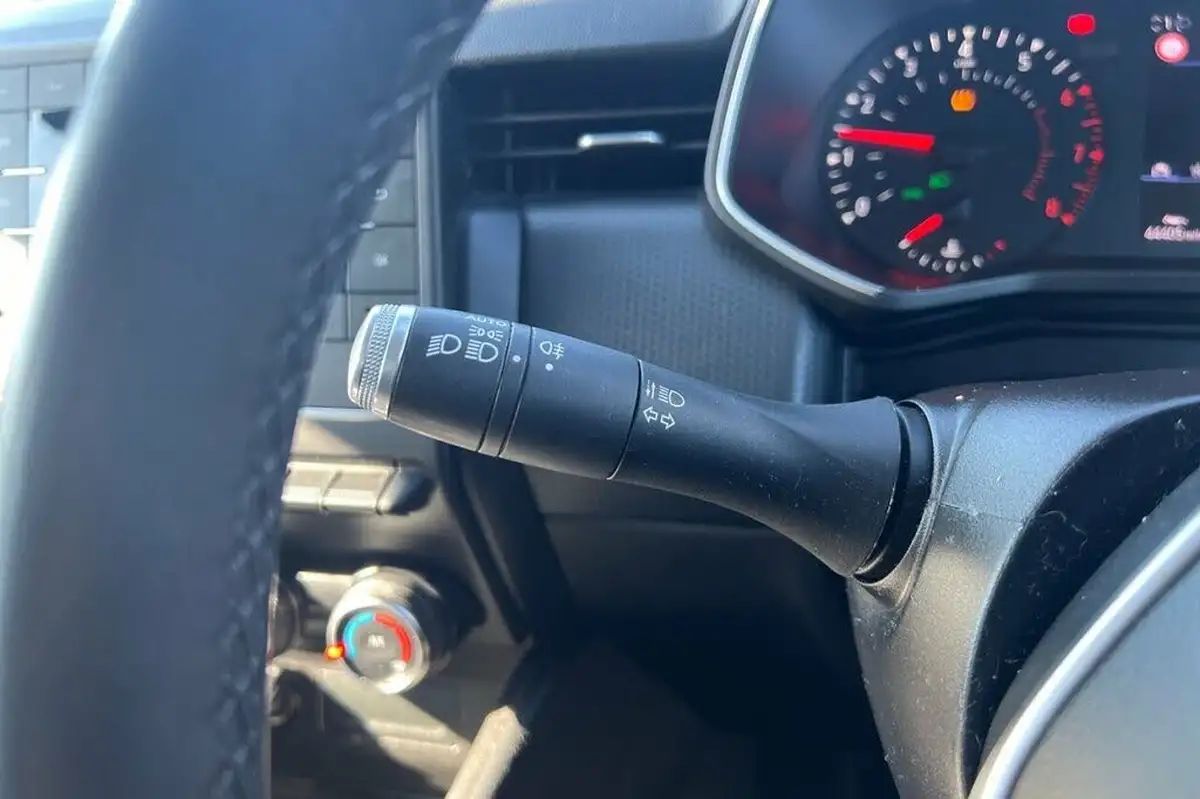 2020-renault-clio-10-sce-play-75bhp-big-28