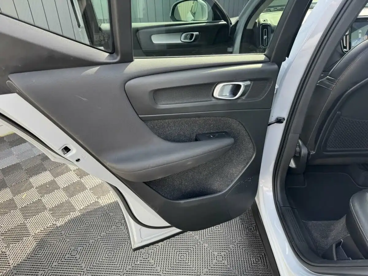 2020-volvo-xc40-20-t4-momentum-pro-big-22