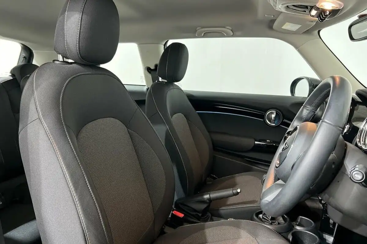 2021-mini-cooper-15-cooper-classic-hatchback-3d-big-23