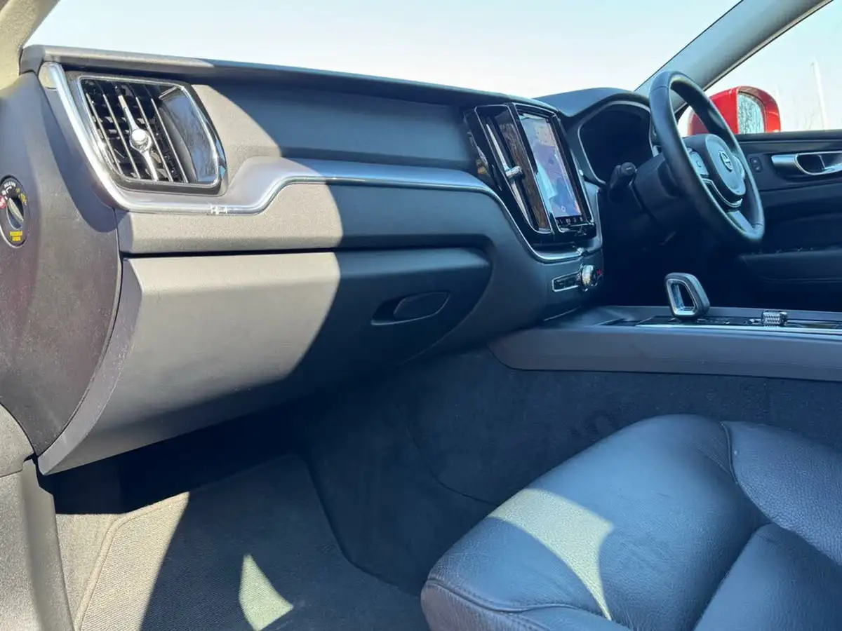2021-volvo-xc60-20-b5-momentum-big-10