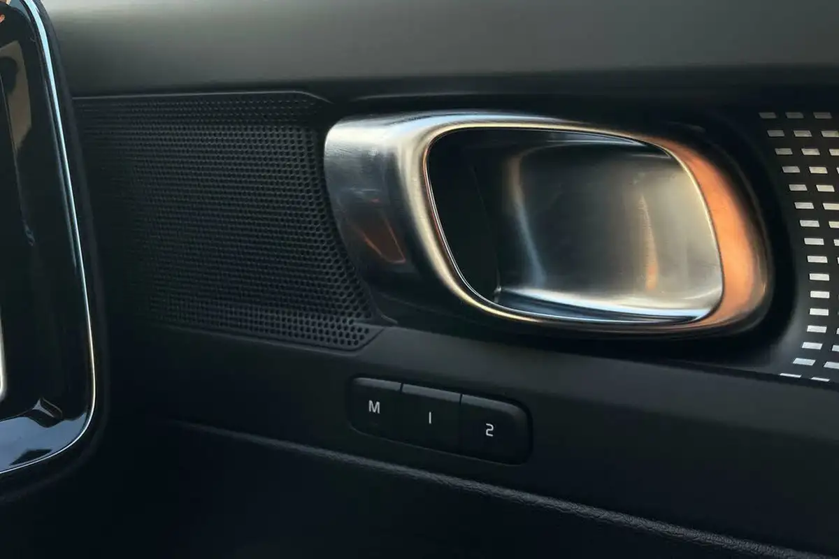 2024-volvo-xc40-20-b3-plus-big-41