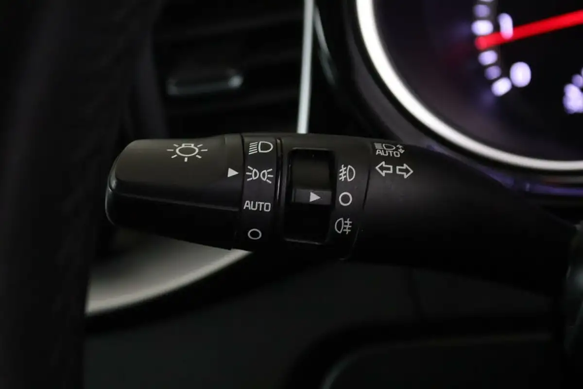 2022-kia-ceed-15-t-gdi-3-hatchback-big-20