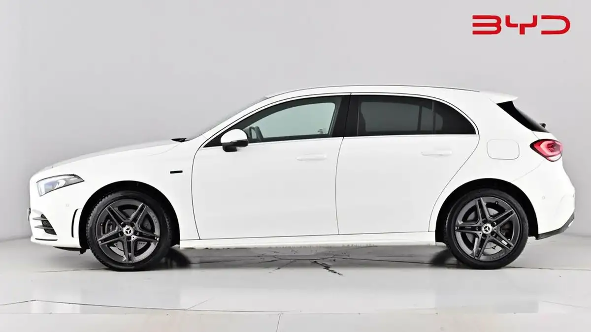 2021-mercedes-benz-a-class-13-a250e-amg-line-executive-hatchback-5d-big-13