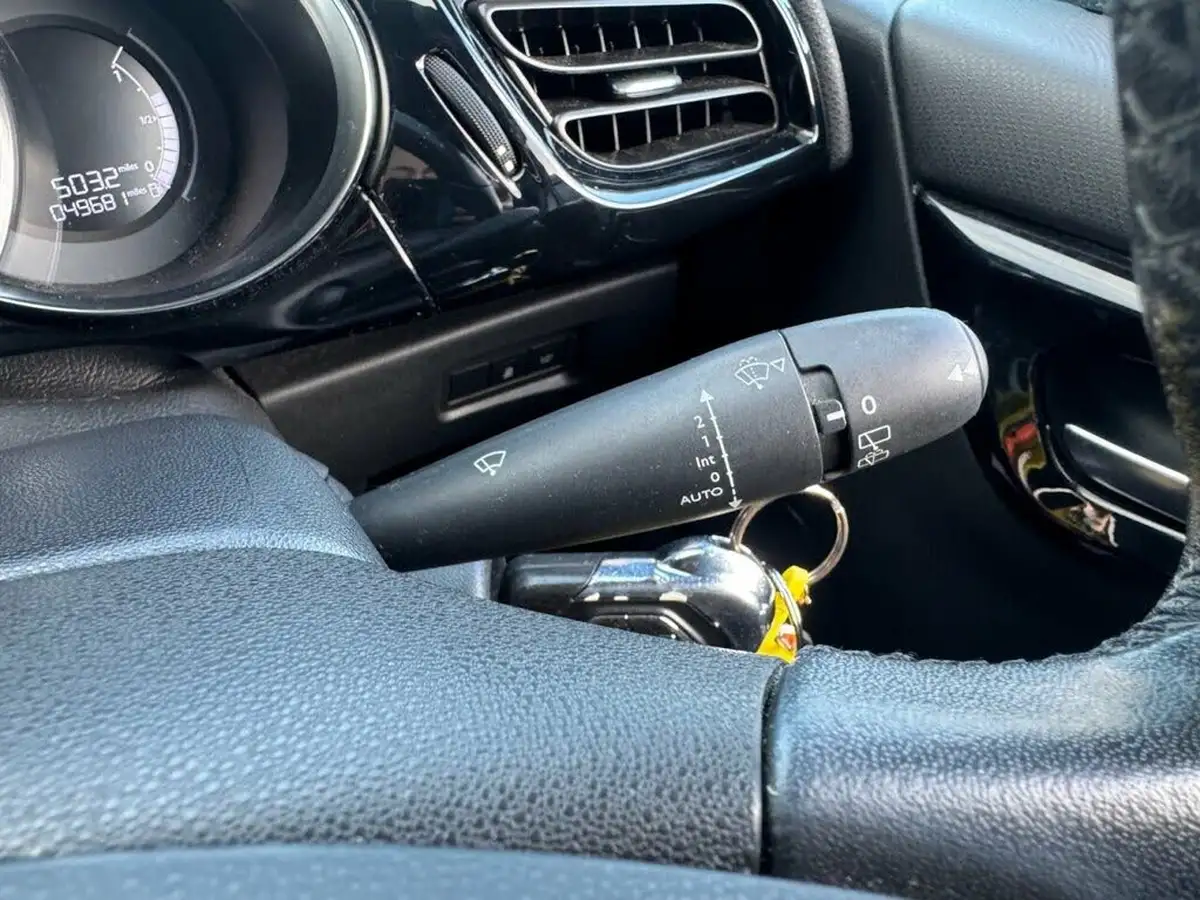 2015-citroen-ds3-12-dstyle-plus-big-16