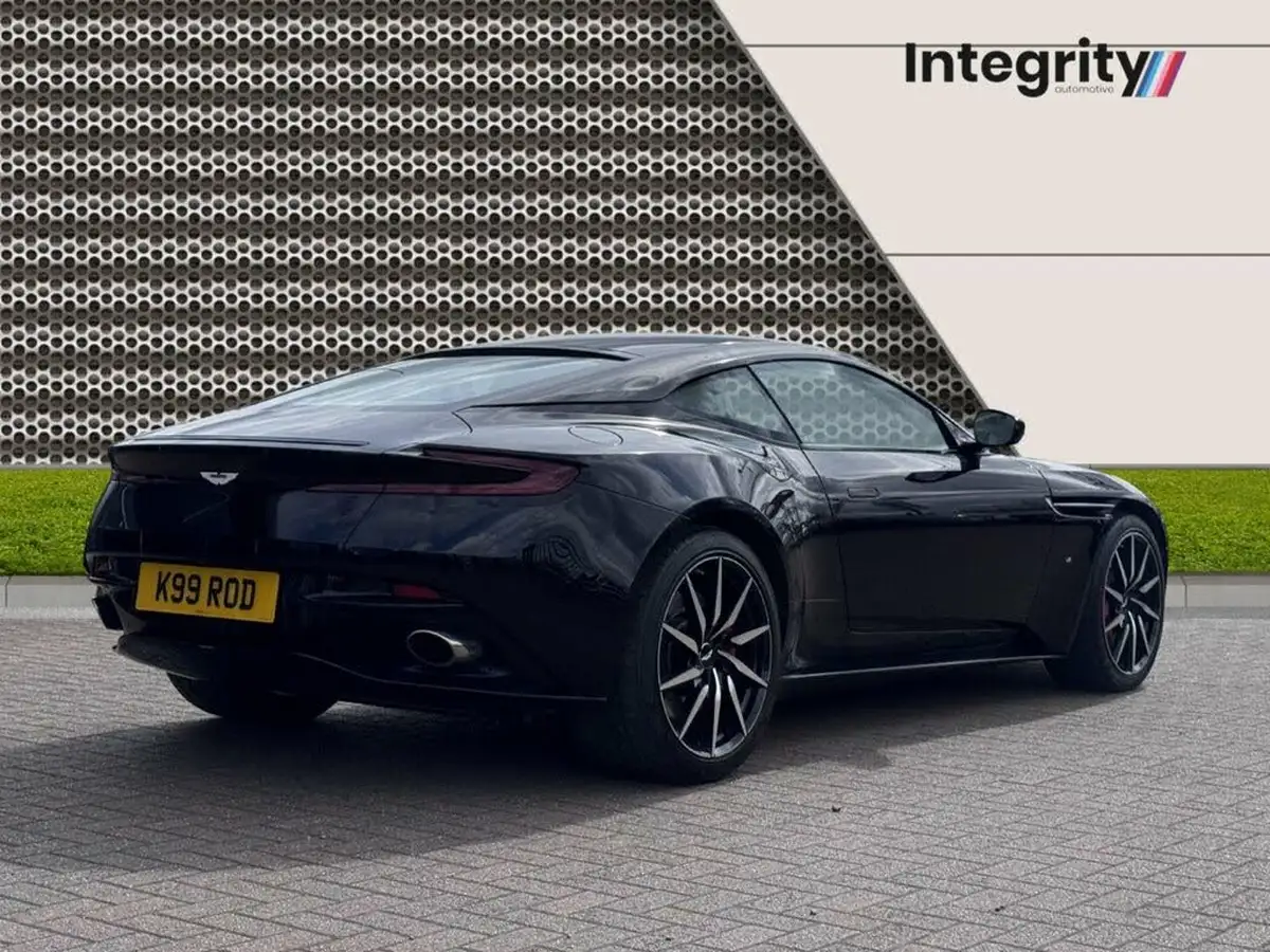 2017-aston-martin-db11-52-v12-launch-edition-big-2