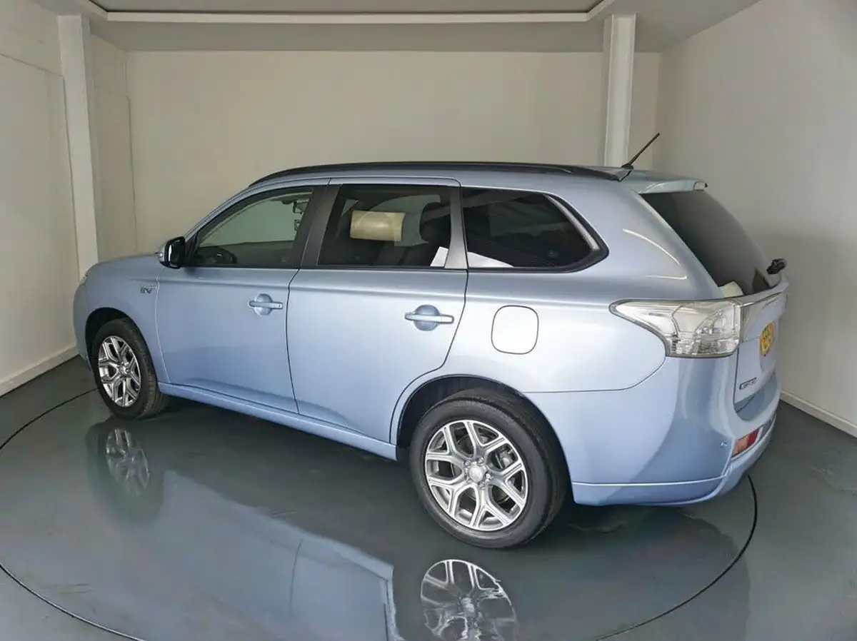 2015-mitsubishi-outlander-20-gx3h-phev-5st-big-5