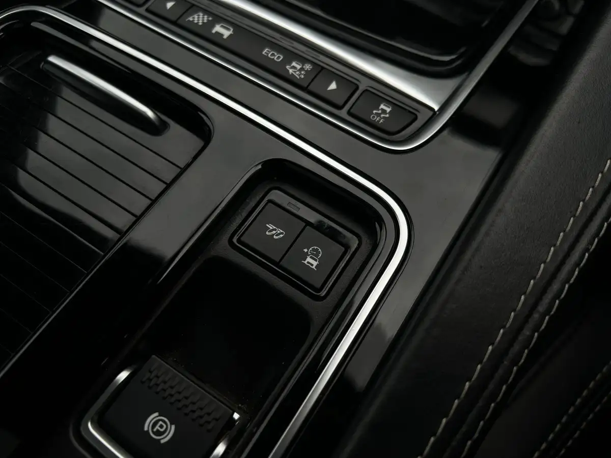 2020-jaguar-f-pace-50-v8-svr-big-23