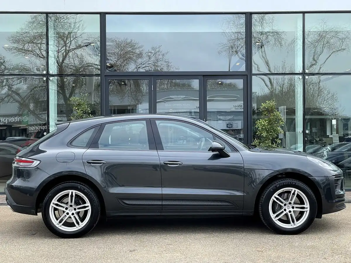 2022-porsche-macan-20-big-1