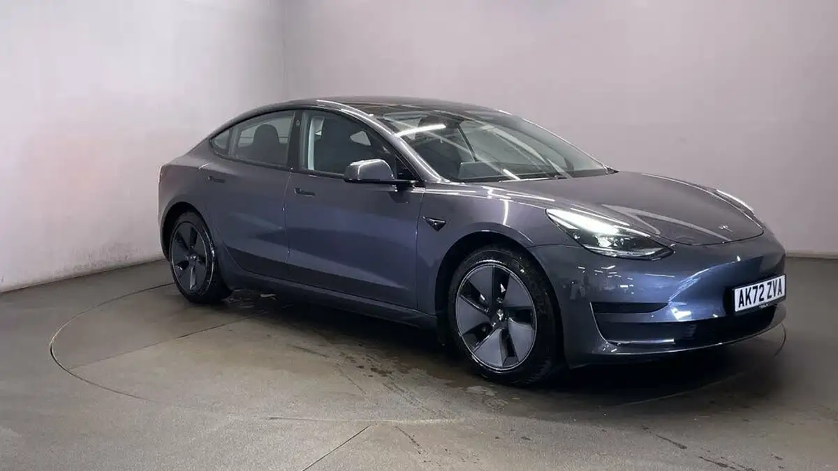 2022-tesla-model-3-e-rwd-big-1