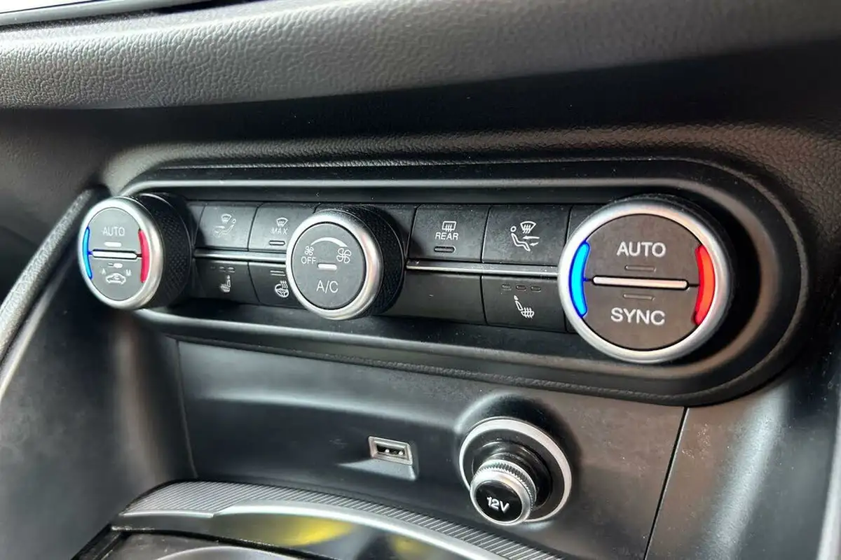 2022-alfa-romeo-stelvio-20-veloce-big-11